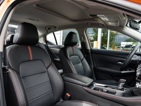 Used 2025 Nissan Sentra SR w/ SR Premium Package FWD image 28