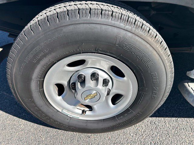 Used 2025 Chevrolet Express 2500 w/ Driver Convenience Package RWD image 20