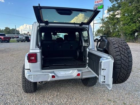 Used 2023 Jeep Wrangler Unlimited Sahara AWD/4WD image 15