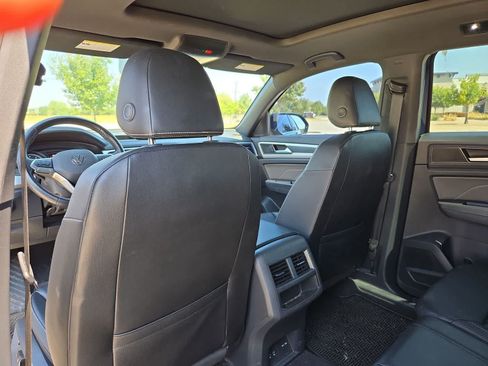 Used 2021 Volkswagen Atlas Cross Sport SE w/ Panoramic Sunroof Package FWD image 16