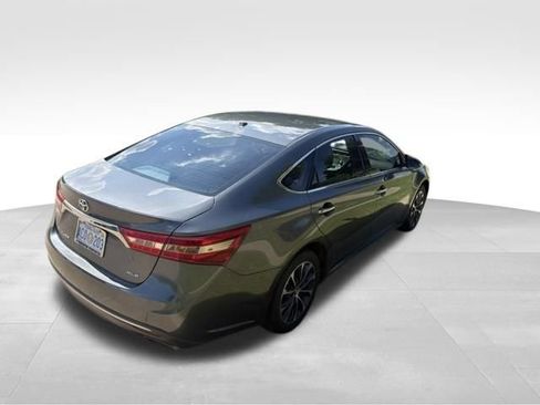 Used 2016 Toyota Avalon XLE FWD image 3