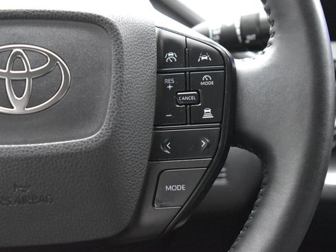 Used 2023 Toyota Prius LE FWD image 11