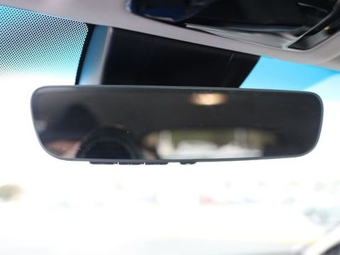 Used 2022 Toyota Venza XLE image 39