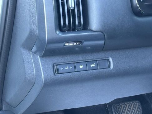 Used 2022 Nissan Pathfinder SL image 8