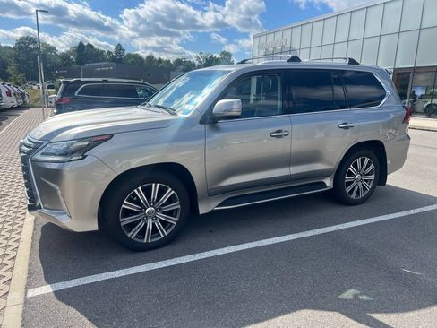Used 2017 Lexus LX 570 4WD w/ Luxury Package image 10