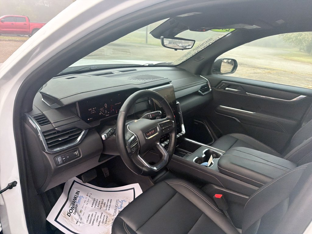 Used 2026 GMC Acadia Elevation w/ Elevation Premium Package FWD image 16