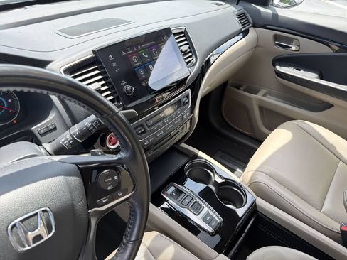 Used 2019 Honda Pilot Touring image 24