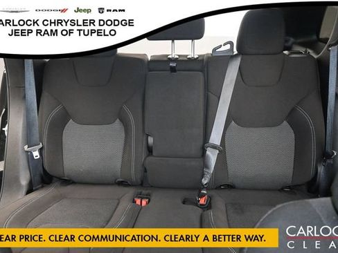 Used 2021 Jeep Cherokee Latitude FWD image 23