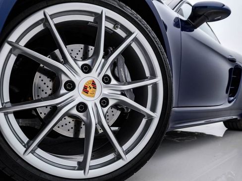 Used 2024 Porsche 718 Cayman RWD image 5