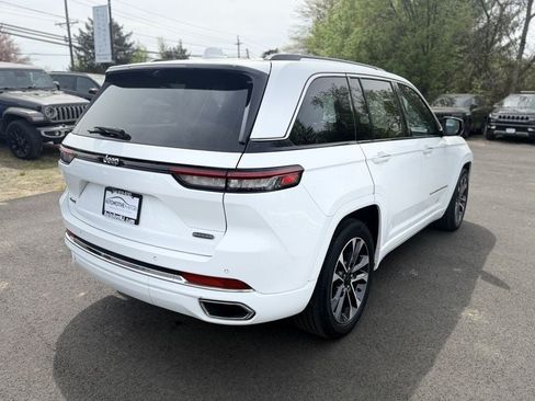 Used 2022 Jeep Grand Cherokee Overland w/ Luxury Tech Group IV AWD/4WD image 3