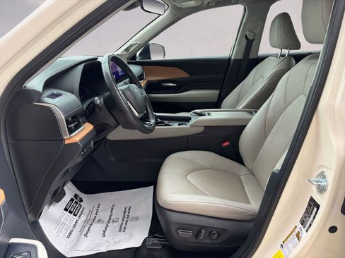 Used 2024 Toyota Grand Highlander AWD image 9