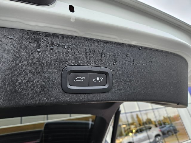 Certified 2023 Volvo XC40 Recharge Ultimate w/ Protection Package Premier AWD/4WD image 13