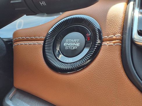 Used 2024 Jeep Compass Limited image 9