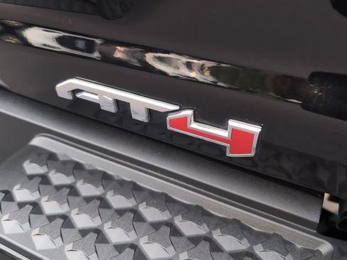 Used 2024 GMC Canyon AT4 w/ AT4 Premium Package AWD/4WD image 6