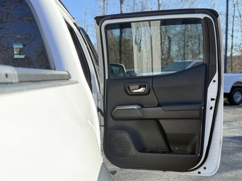 Used 2023 Toyota Tacoma TRD Off-Road w/ Technology Package image 30