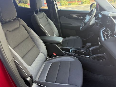 Used 2025 Chevrolet TrailBlazer LT image 34
