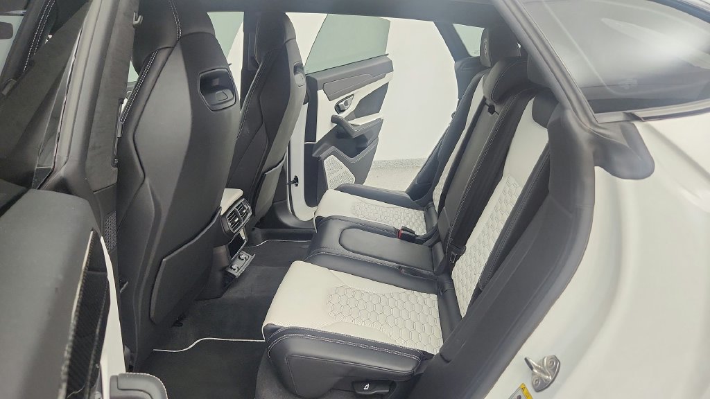 Used 2019 Lamborghini Urus AWD/4WD image 54