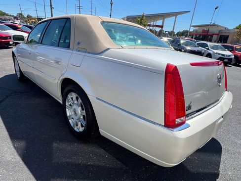 Used 2009 Cadillac DTS w/ Trunk Convenience Package image 3