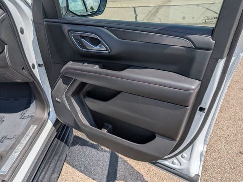 Used 2022 Chevrolet Suburban RST w/ Sport Performance Package AWD/4WD image 4