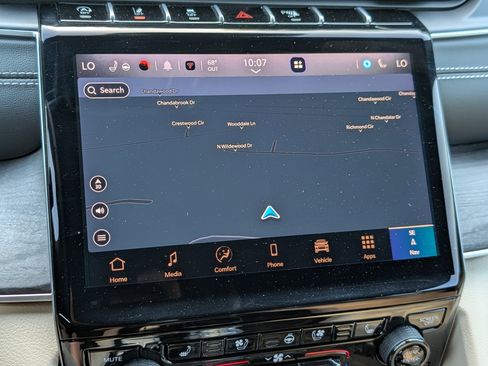 Used 2025 Jeep Grand Cherokee Limited w/ Luxury Tech Group II image 27