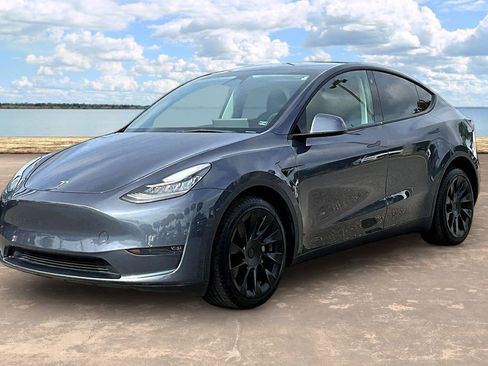 Used 2023 Tesla Model Y Long Range AWD/4WD image 1