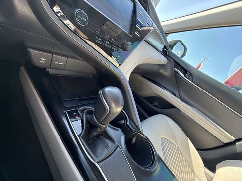 Used 2019 Toyota Camry SE FWD image 22