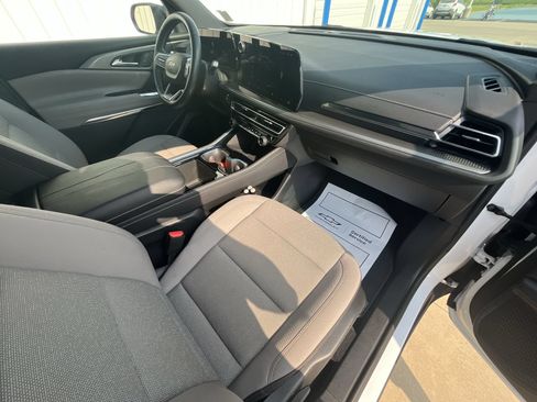 Used 2026 Chevrolet Traverse LT w/ Driver Confidence Package FWD image 28