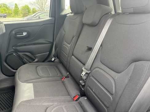 Used 2016 Jeep Renegade Latitude AWD/4WD image 17