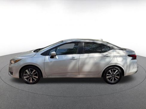 Used 2025 Nissan Versa SV image 9