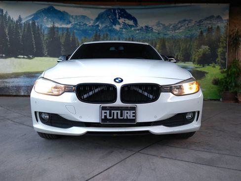 Used 2015 BMW 320i Sedan RWD image 2