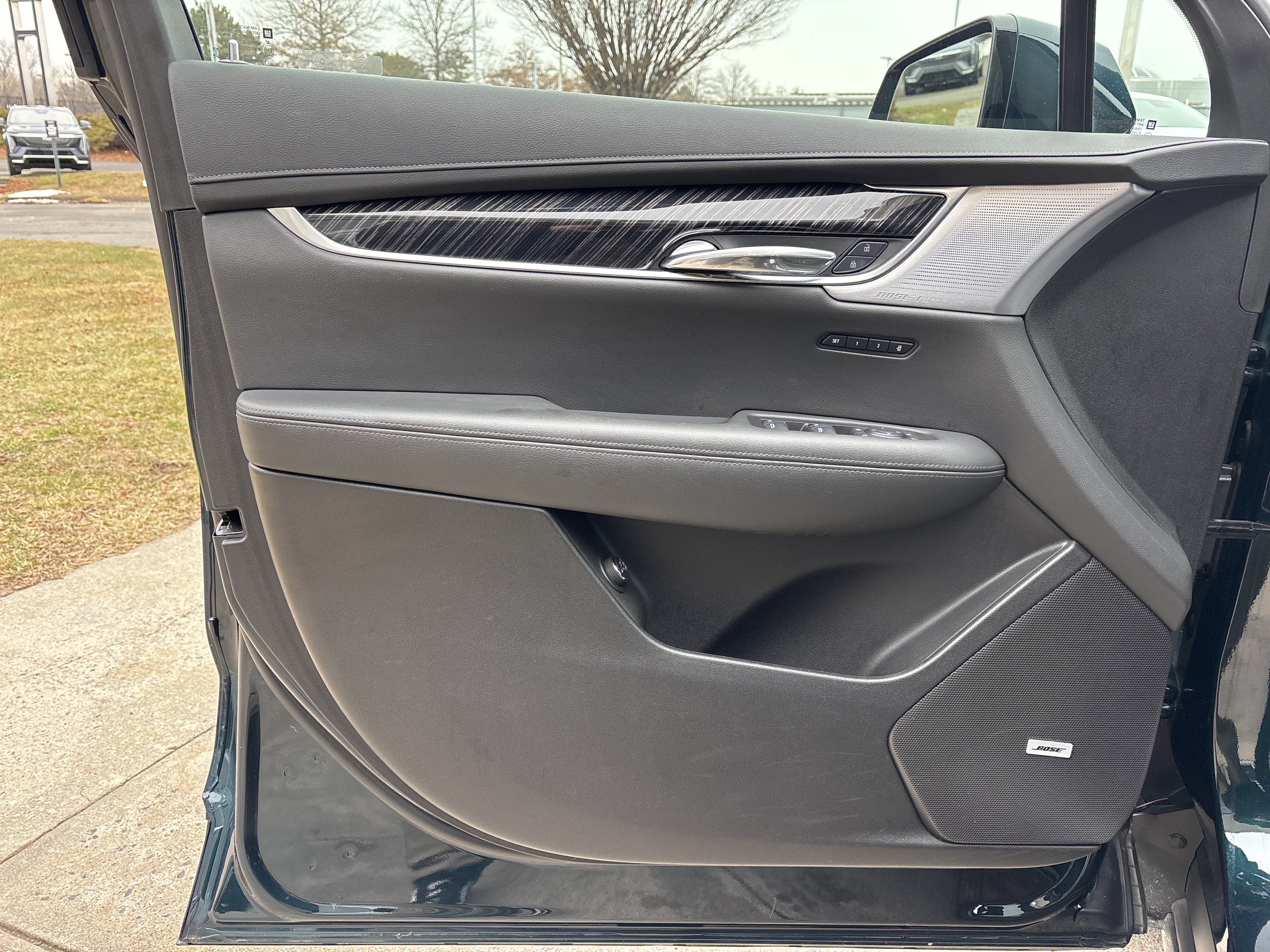 Used 2025 Cadillac XT6 Premium Luxury AWD/4WD image 21