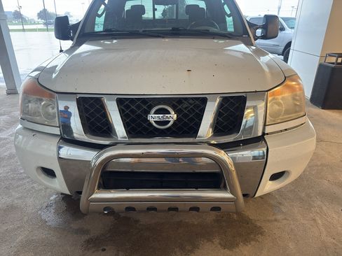 Used 2009 Nissan Titan XE AWD/4WD image 2