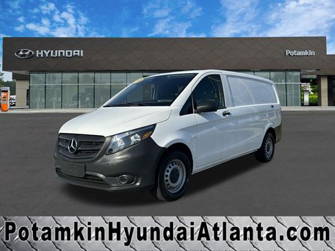 Used 2022 Mercedes-Benz Metris image 1