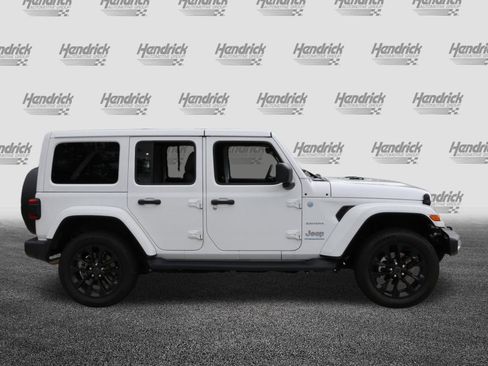 Used 2024 Jeep Wrangler Unlimited Sahara w/ Technology Group AWD/4WD image 10