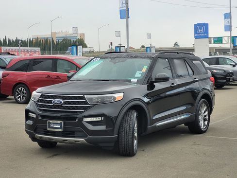 Used 2021 Ford Explorer XLT image 9