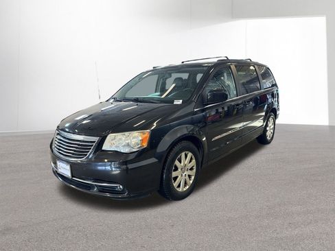 Used 2014 Chrysler Town & Country Touring image 23