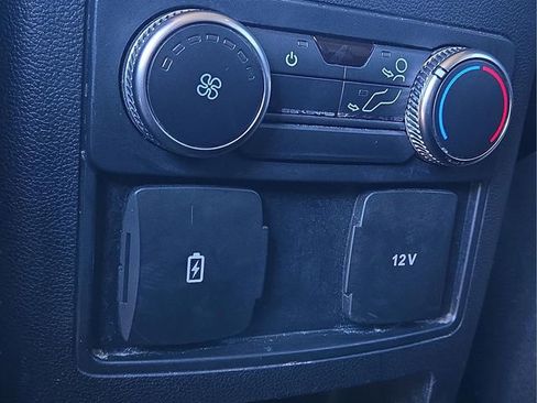 Used 2021 Ford Explorer XLT image 17