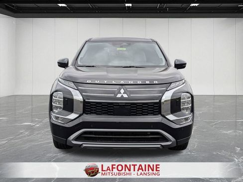 New 2025 Mitsubishi Outlander SE image 8