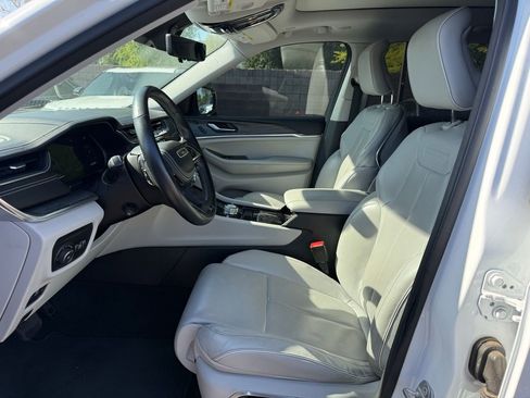 Used 2021 Jeep Grand Cherokee L Overland w/ Advanced Protech Group III AWD/4WD image 14