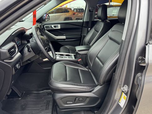 Used 2023 Ford Explorer XLT w/ Equipment Group 202A image 15