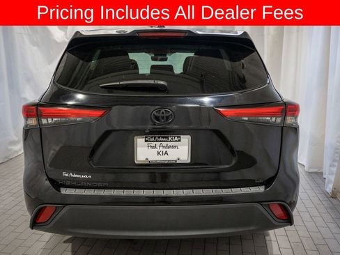 Used 2023 Toyota Highlander LE FWD image 5