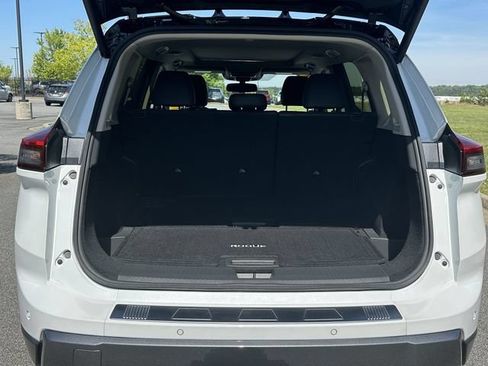 Certified 2025 Nissan Rogue SL w/ Tech Package AWD/4WD image 20