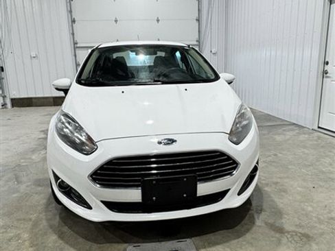 Used 2014 Ford Fiesta SE w/ Equipment Group 201B image 3