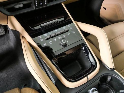 New 2026 Porsche Cayenne Coupe AWD/4WD image 18