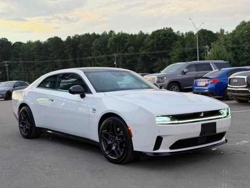 Used 2024 Dodge Charger Daytona R/T w/ Plus Group AWD/4WD image 12