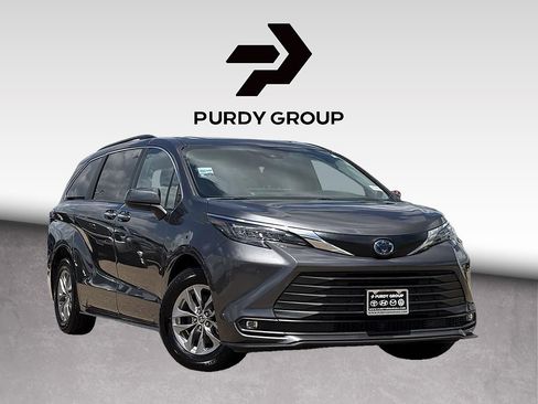 Used 2025 Toyota Sienna XLE FWD image 1