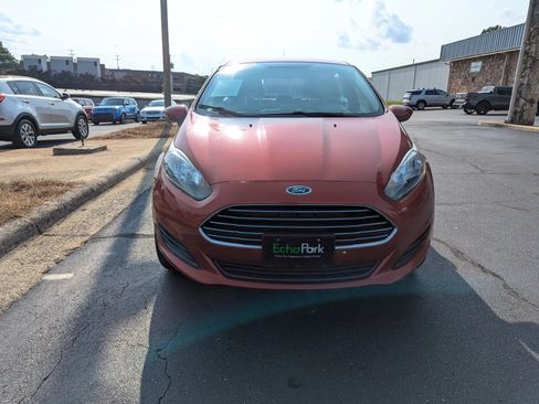 Used 2019 Ford Fiesta SE FWD image 2