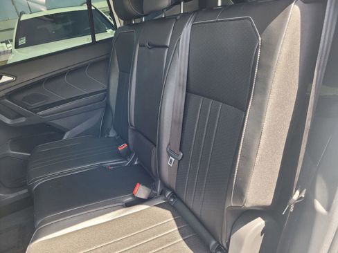Certified 2023 Volkswagen Tiguan SE w/ Panoramic Sunroof Package FWD image 15