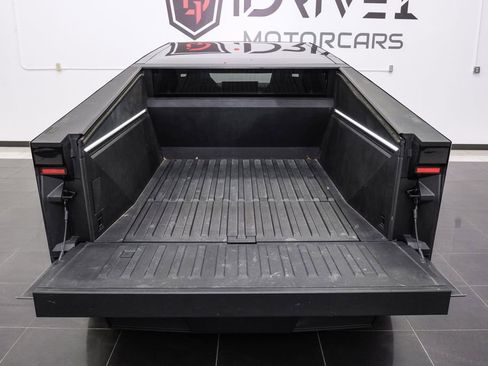Used 2025 Tesla Cybertruck AWD Crew Cab image 58
