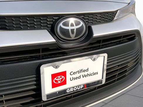 Used 2025 Toyota Corolla LE FWD image 29